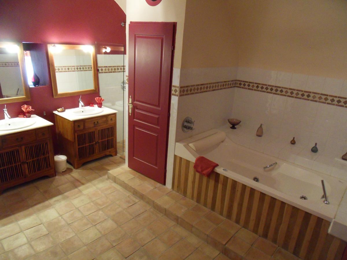 Bed and Breakfast Domaine De L'Olibaou Venelles Exteriér fotografie