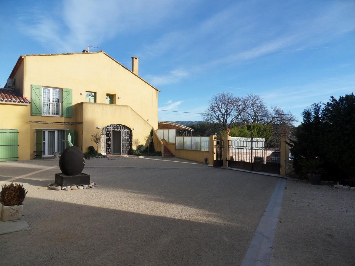 Bed and Breakfast Domaine De L'Olibaou Venelles Exteriér fotografie